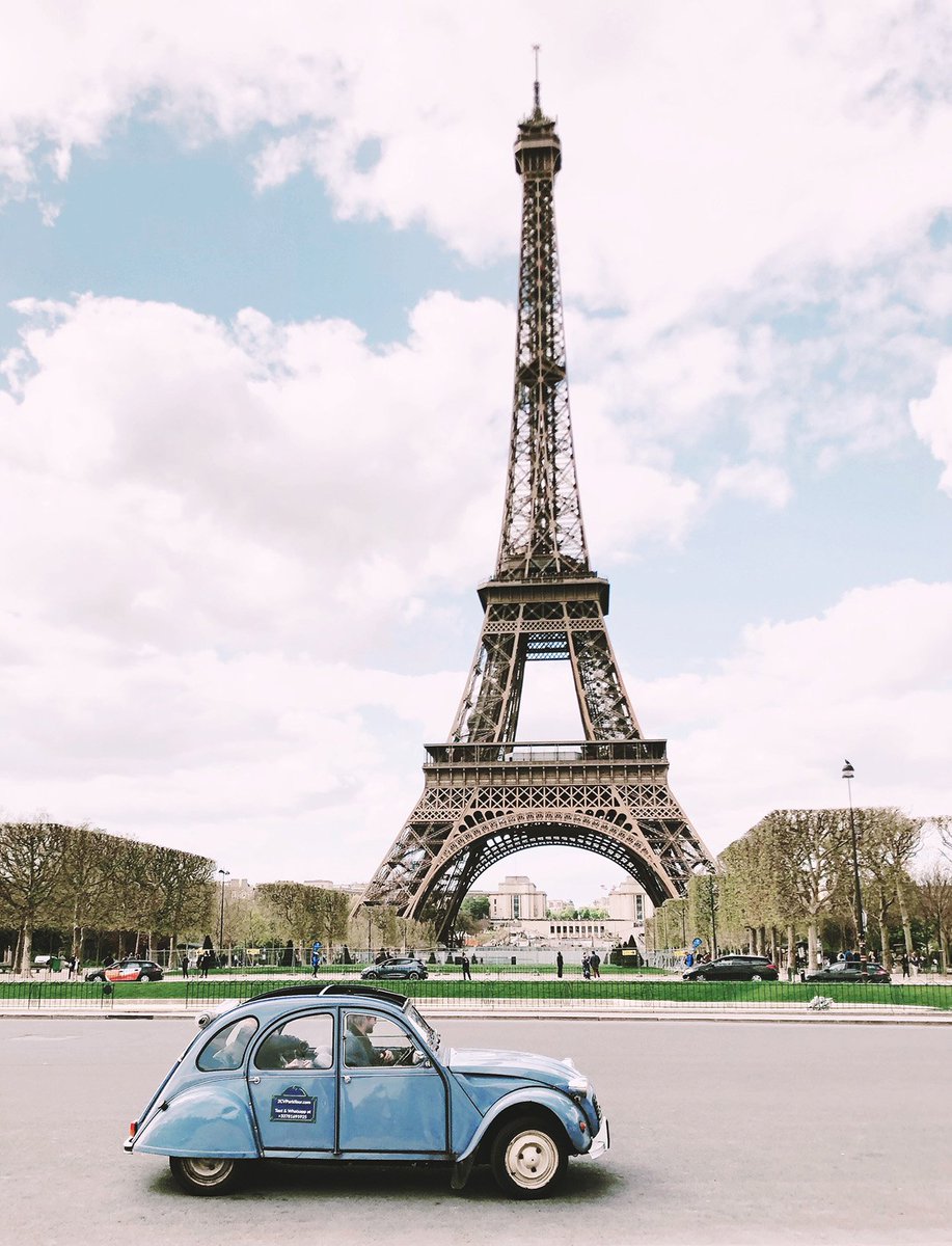 OuiPlease's tweet photo. Vintage cars? Oui Oui! 😍 #fridayfeeling #ouiplease https://t.co/qbVcXc1siw