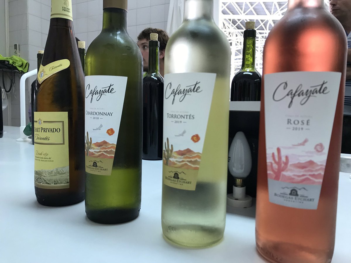 MaxiWinemaker's tweet photo. Muchas gracias @nachoallier y #Charly por tremenda degustación! Impresionante los vinos! #BodegaEtchart https://t.co/QbbIHB5UMW