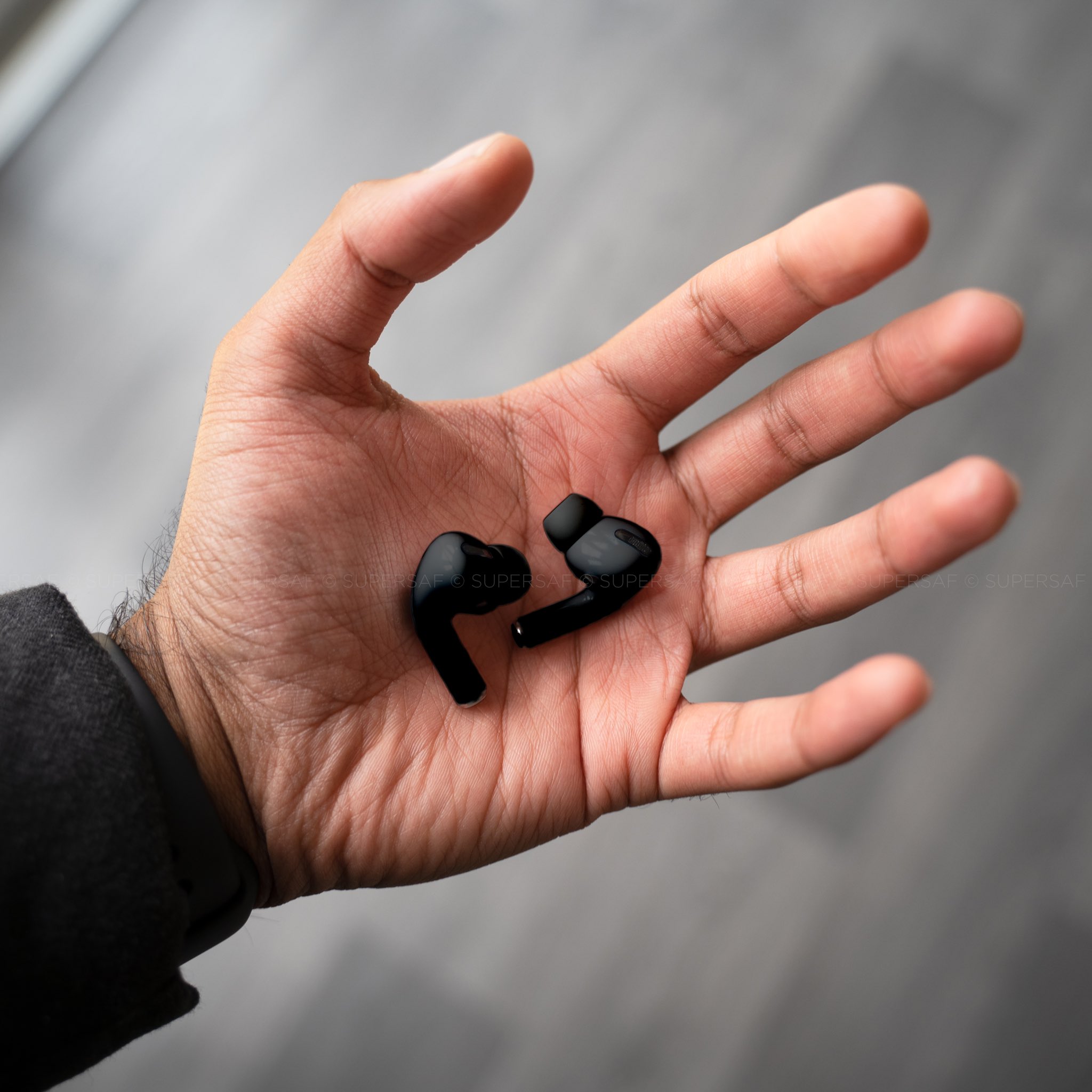 Safwan AhmedMia en Twitter: "Limited Edition Black AirPods Pro (JK, but imagine if they did them, just imagine!) #SuperSafStyle https://t.co/LKkYGMK8OC" / Twitter