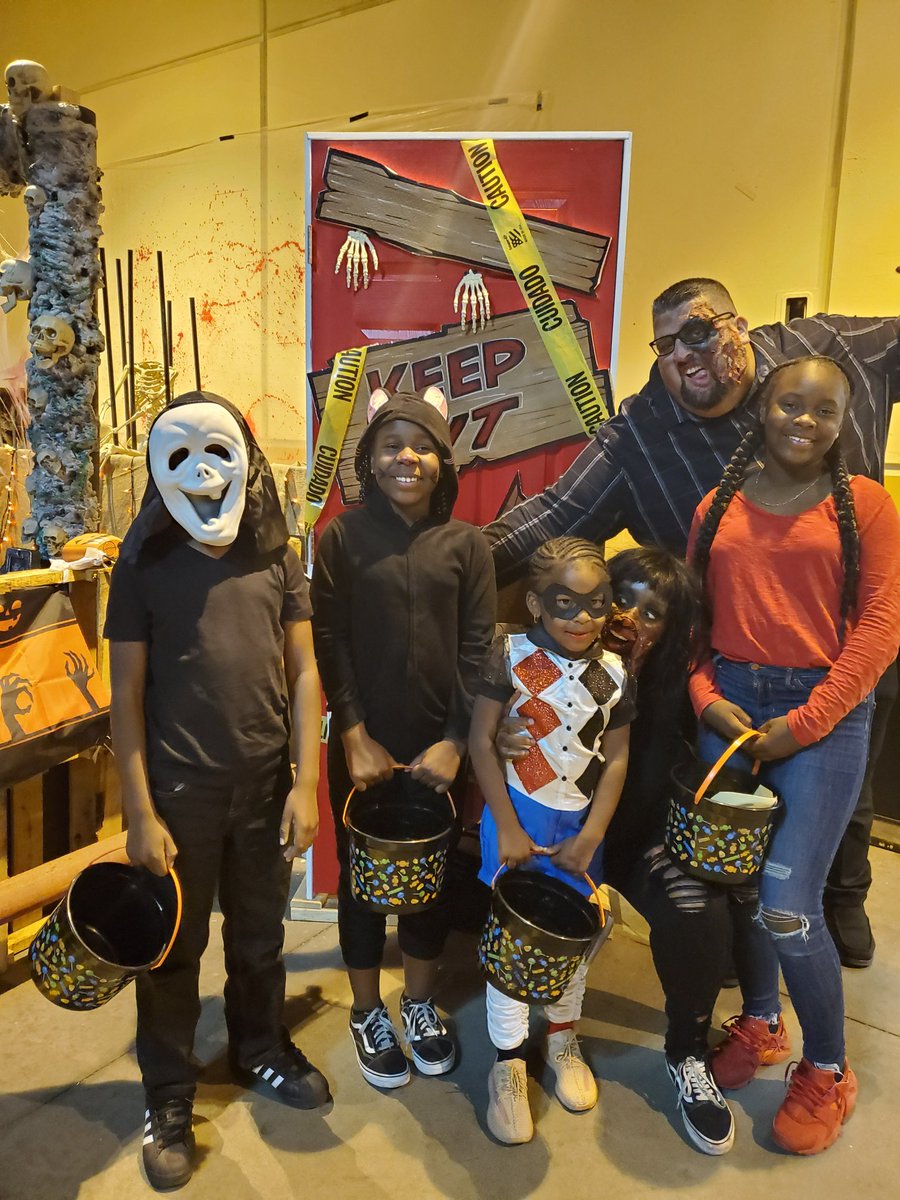 TeddiFoster's tweet photo. Great turn out yesterday trick or treating with the community building customer relationships!! Shout out to Moe- theeee greatest SM ever!!!! https://t.co/sLOP01HkKq