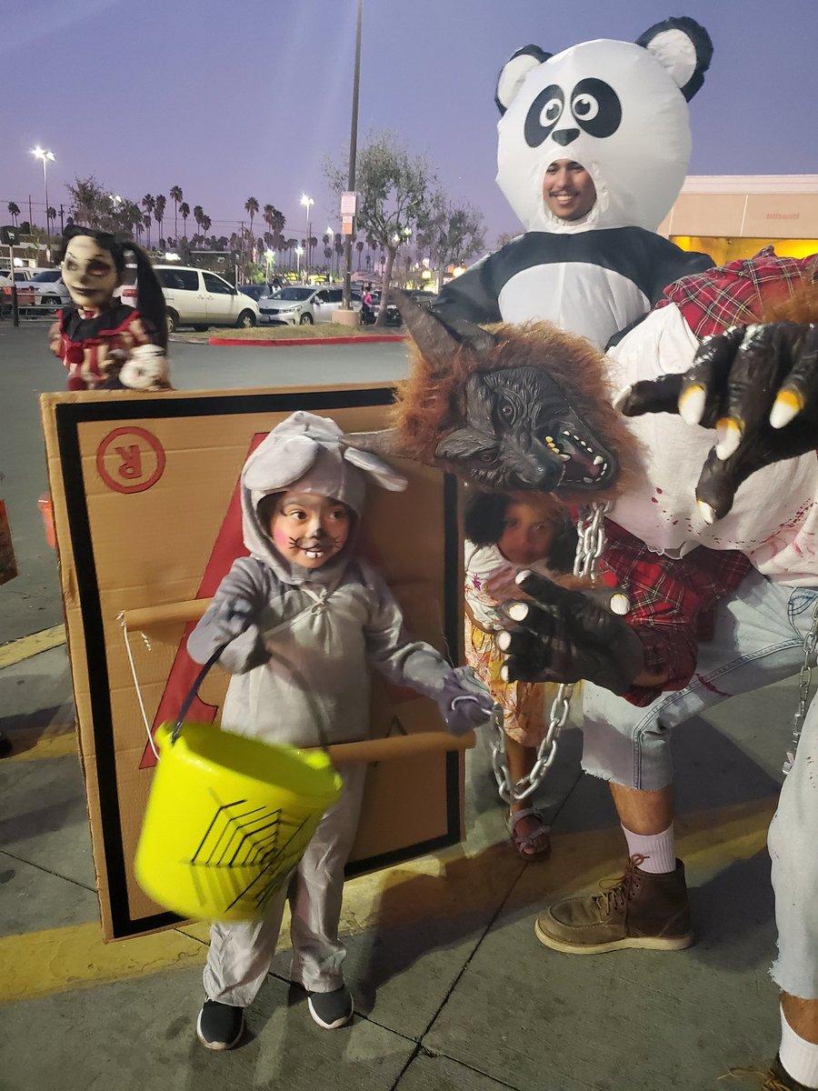 TeddiFoster's tweet photo. Great turn out yesterday trick or treating with the community building customer relationships!! Shout out to Moe- theeee greatest SM ever!!!! https://t.co/sLOP01HkKq