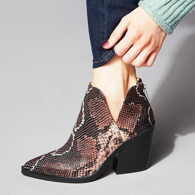VinceCamuto's tweet photo. Tap to shop the Gigietta: the fashionista favorite that features a classic cowgirl snip toe and pairs with with skinny jeans and fall-ready jackets. #vincecamuto #bootieedit #westernbooties https://t.co/Xk1n6RXHLX https://t.co/RJdxuu5RB8