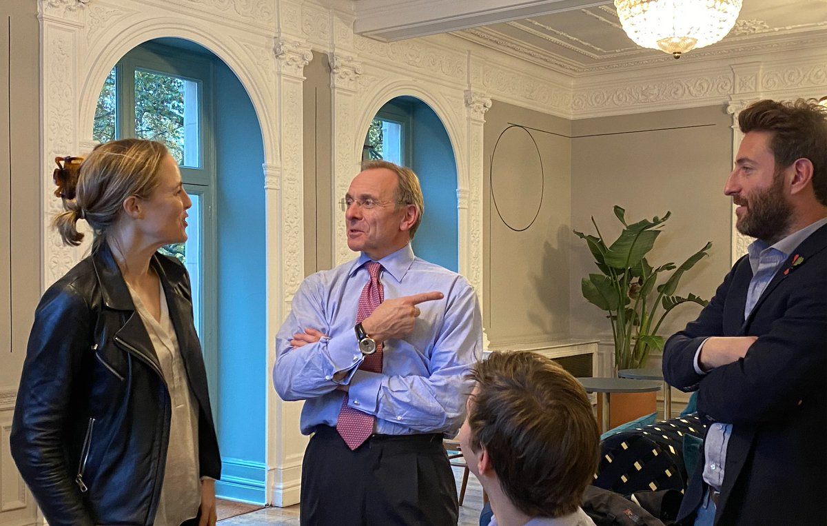PUBLIC_Team's tweet photo. Excellent to host Chief Executive of the @UKCivilService John Manzoni at #PUBLICHallUK today!
A few of our #GovStart2019 companies were introduced and wowed him with their exciting and innovative #GovTech plans 🚀 https://t.co/DzxwRynhk6