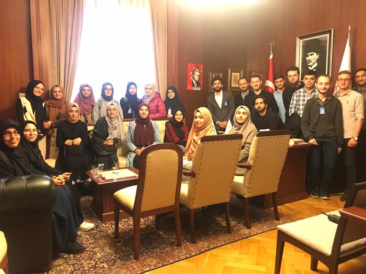 Mimdernegi's tweet photo. Mimder olarak meclisimizi ve @RumeysaKadak vekilimizin makamını ziyaret ettik. Meclisimizin etkileyici yapısının yanında  ortamdaki samimiyet de takdire şayandı. Bizi karşılayan sayın vekilimizin ekibine bu güzel gezi icin teşekkürlerimizi sunarız. #marmarailahiyatmecliste https://t.co/3GQeRlCnUH