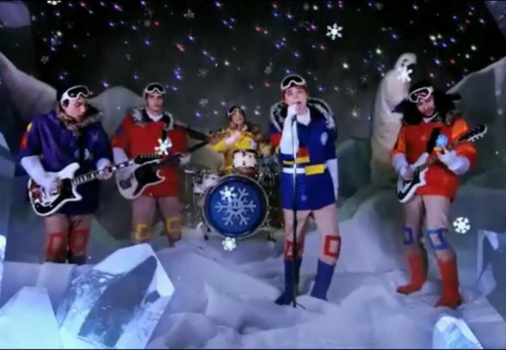 geearchive's tweet image. Me on October 31st vs me on November 1st