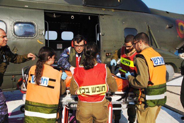 NATO_MARCOM's tweet photo. #NATO #OpSeaGuardian Focused Patrols in the Eastern Mediterranean Sea. 🇬🇷HS Navarinon, 🇷🇴ROS Regele Ferdinand, 🇧🇬BGS Verni and
the 🇮🇱Israeli Navy conducted a life-saving medical assistance at sea exercise,
codename #CrystalSea. Fostering #Cooperation and #Partnership #OSG_Medical https://t.co/sOjsvqqF6b