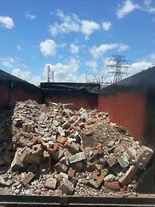 dumpyourjunk_mb's tweet photo. DumpYourJunkMiniBin can provide you with a 5, 7, 14, 18 or 20 yard bins for rent for your construction waste disposal needs! Call us now at (416)-890-5007! #BinRentalToronto #BinRental #GTA #Toronto #DisposalBin https://t.co/KjGyznnrAn