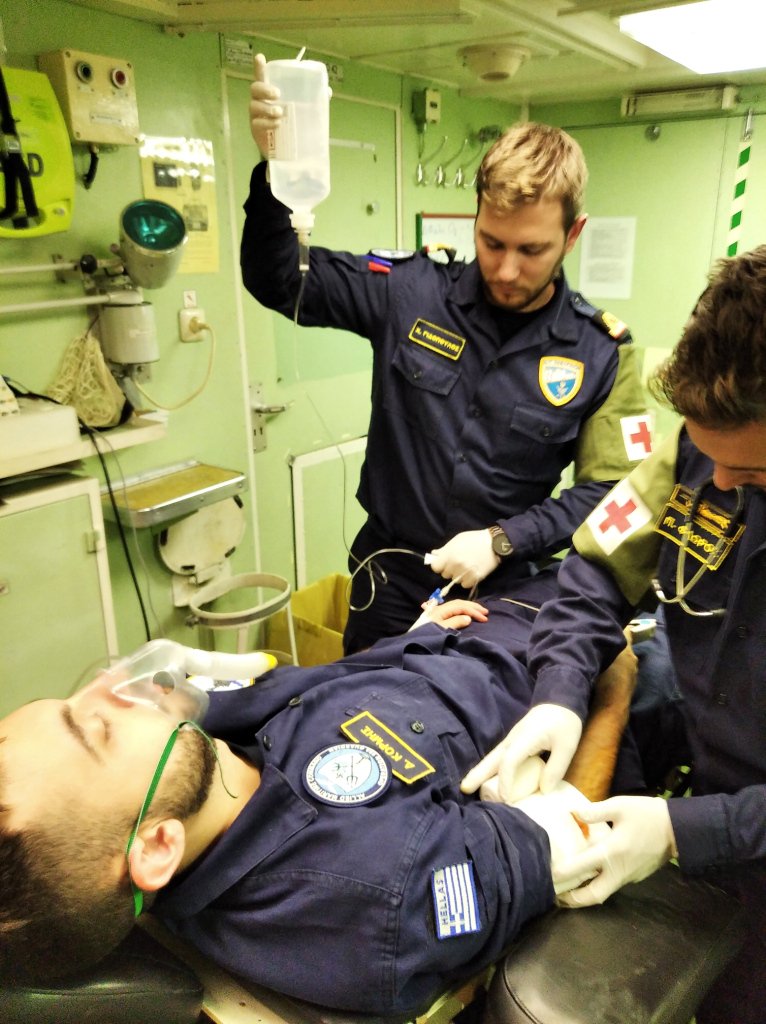 NATO_MARCOM's tweet photo. #NATO #OpSeaGuardian Focused Patrols in the Eastern Mediterranean Sea. 🇬🇷HS Navarinon, 🇷🇴ROS Regele Ferdinand, 🇧🇬BGS Verni and
the 🇮🇱Israeli Navy conducted a life-saving medical assistance at sea exercise,
codename #CrystalSea. Fostering #Cooperation and #Partnership #OSG_Medical https://t.co/sOjsvqqF6b
