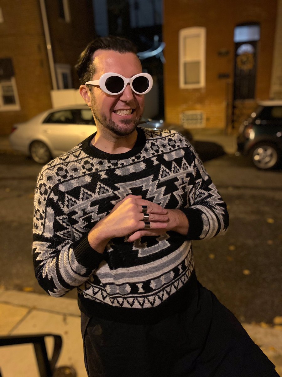 MonicaOtt's tweet photo. My husband was giving me all the sexy @danjlevy David vibes. Btw, the sweater is short because it’s mine! 

@SchittsCreek @EmilyHampshire_ @annefrances @olreid @Realeugenelevy #SchittsCreek #davidrose #itsavibe https://t.co/zteplxKxLB