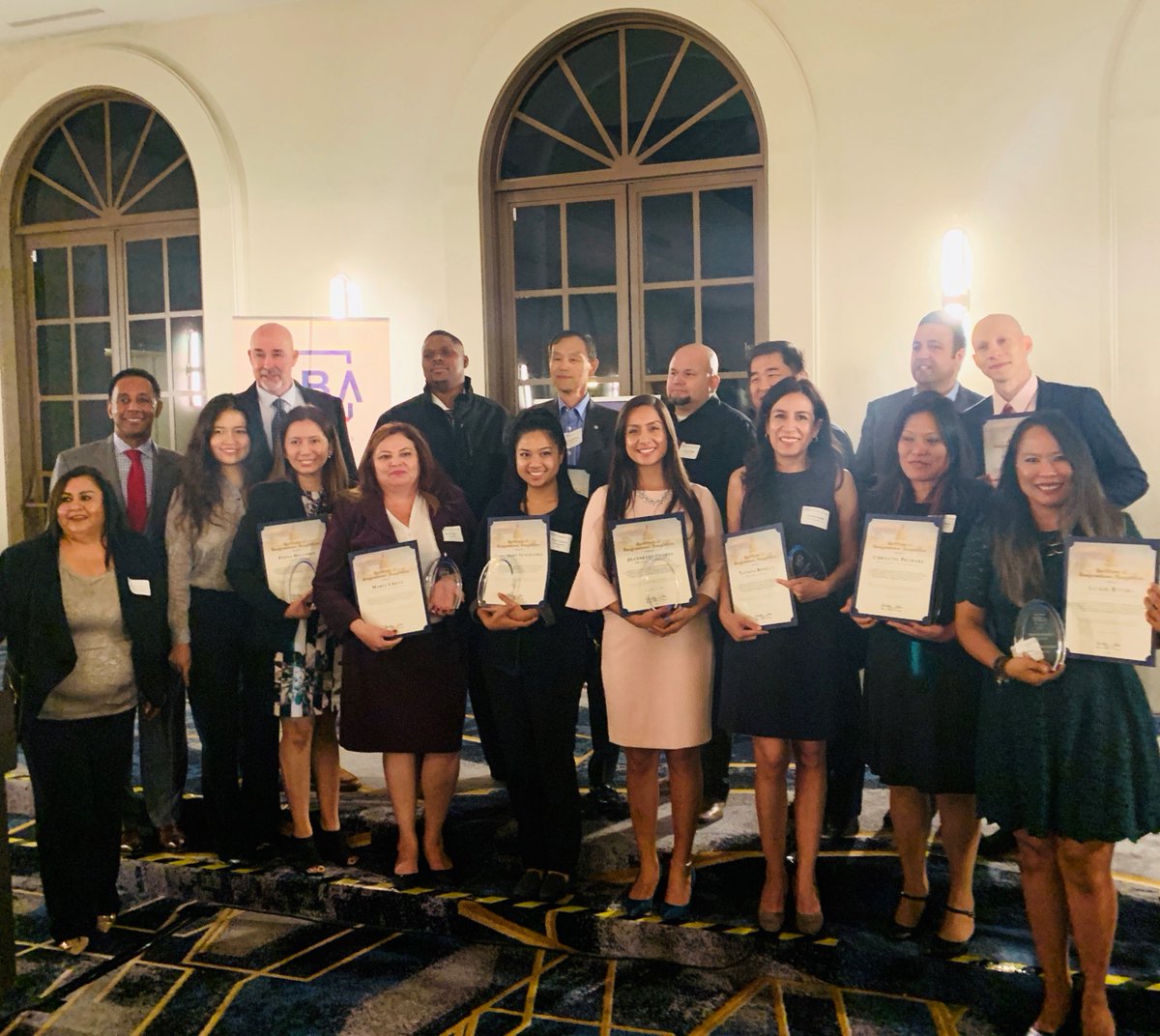 SBA_LosAngeles's tweet photo. Check out these amazing 2019 #SBALA Emerging Leaders Program GRADUATES! 🎊🎓🤩🎓🎊
We're so proud of all the work they've done, & can't wait to see all the great things they'll accomplish in the future!#FridayFeeling on 💯! https://t.co/O1TQD8MPZk
