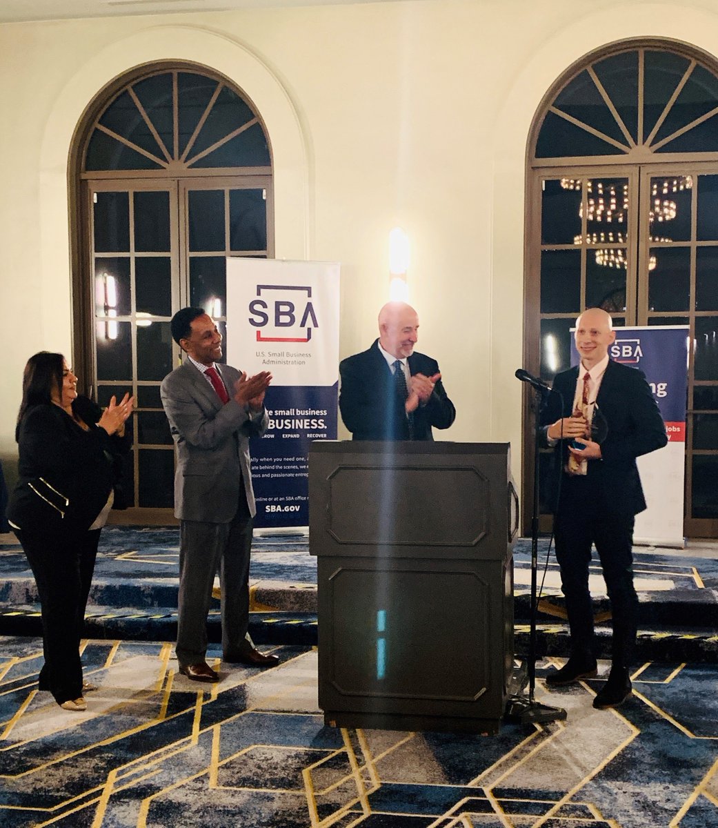 SBA_LosAngeles's tweet photo. Check out these amazing 2019 #SBALA Emerging Leaders Program GRADUATES! 🎊🎓🤩🎓🎊
We're so proud of all the work they've done, & can't wait to see all the great things they'll accomplish in the future!#FridayFeeling on 💯! https://t.co/O1TQD8MPZk