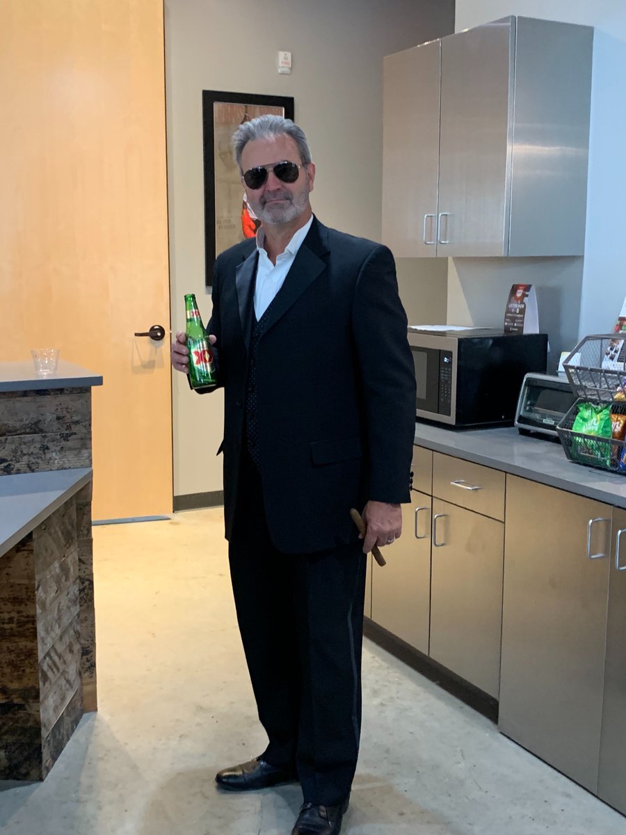 BossDfw's tweet photo. Our @BossDfw members were feeling the Halloween spirit yesterday! Congratulations to our costume contest winners, ISellBeer, Clay Hart, and Spire Hospitality.

#grapevinetx
#coworking
#entrepreneur
#freelance
#startup
#boss
#bossdfw
#bossoffice
#dfw
#networking https://t.co/UOWUBJwsPY