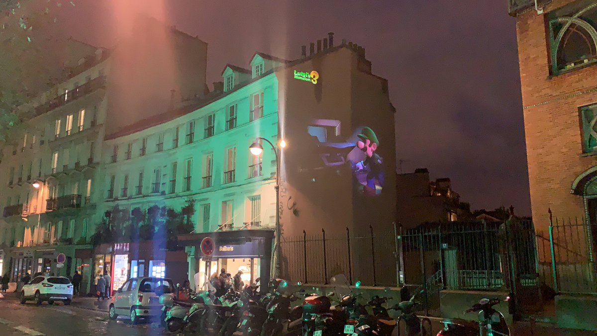 #LuigiParisHalloween à Abbesses 🎃