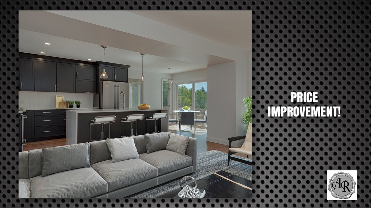 Sold85's tweet image. PRICE IMPROVEMENT!! This stunningly renovated home in Westwoods has a new price of $699,900 and sits on one of arguably the nicest lots in the west end! Backs onto conservation and sides onto a creek and green space #ygk #realestate #newprice #luxury #home #renovated