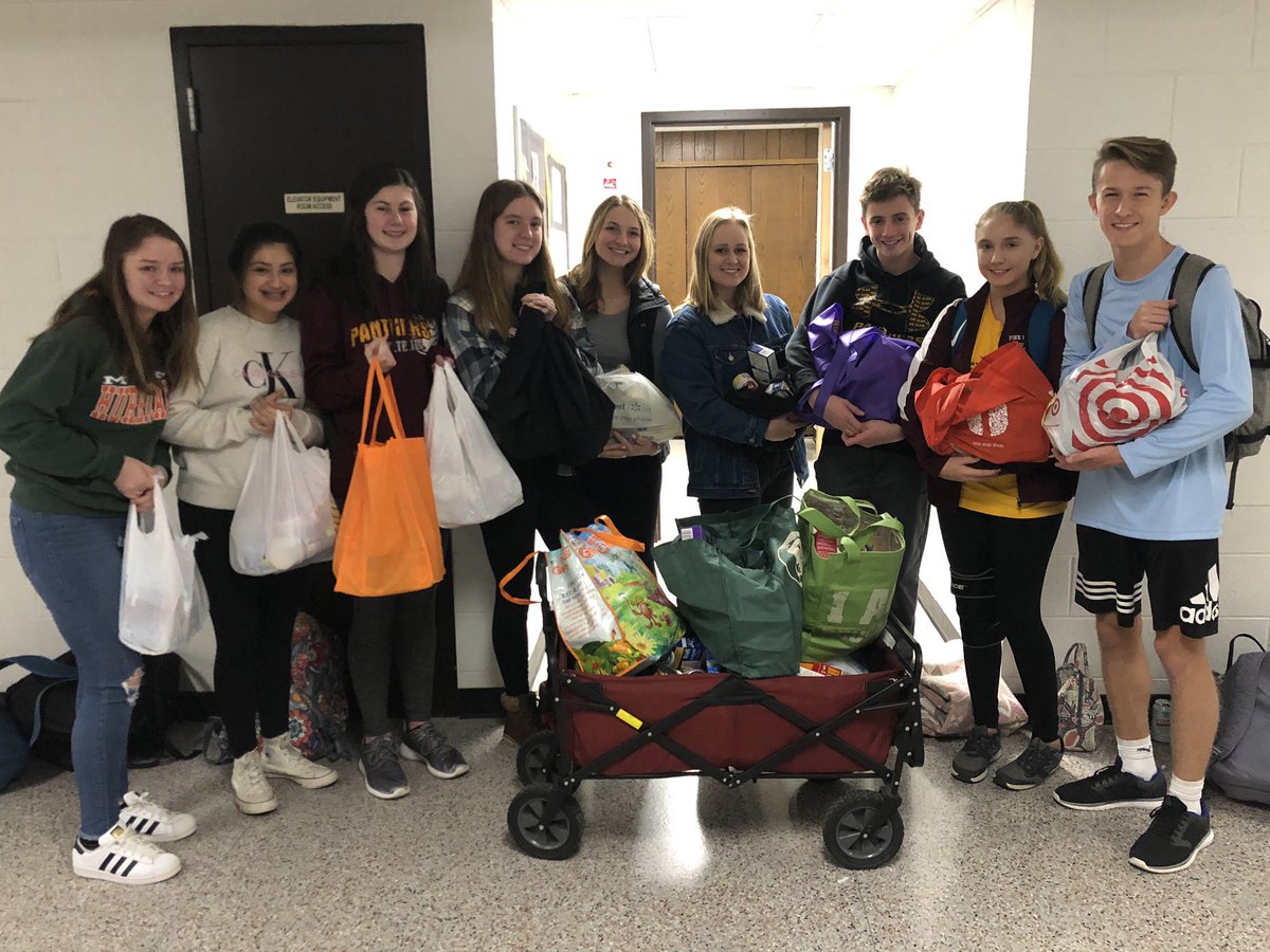 profewernau's tweet photo. So proud of these students in Culture Club, FCCLA, and We Act who collected canned goods during Halloween to donate to our sharing shelves here in Pine Island! https://t.co/ryMjcTj8cB