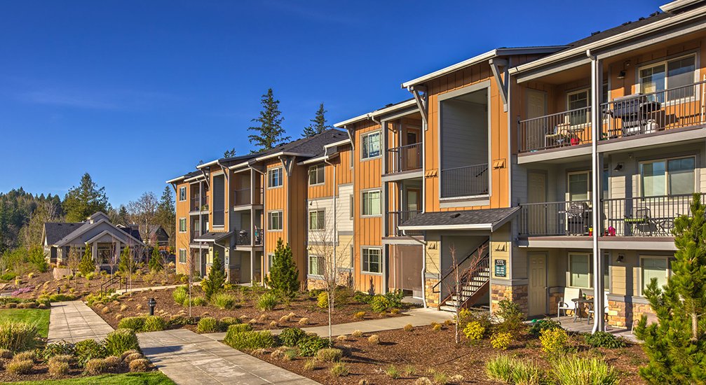 CI_PugetSound's tweet photo. The Colliers team of @McKayChhanWayne, @dchhan and #DaveSchumacher make a huge splash on the Eastside, selling the 298-unit Issaquah Terrace in one of largest apartment deals of the year! Congrats! https://t.co/g3RsRskEcS https://t.co/nXtrv4Nmlu