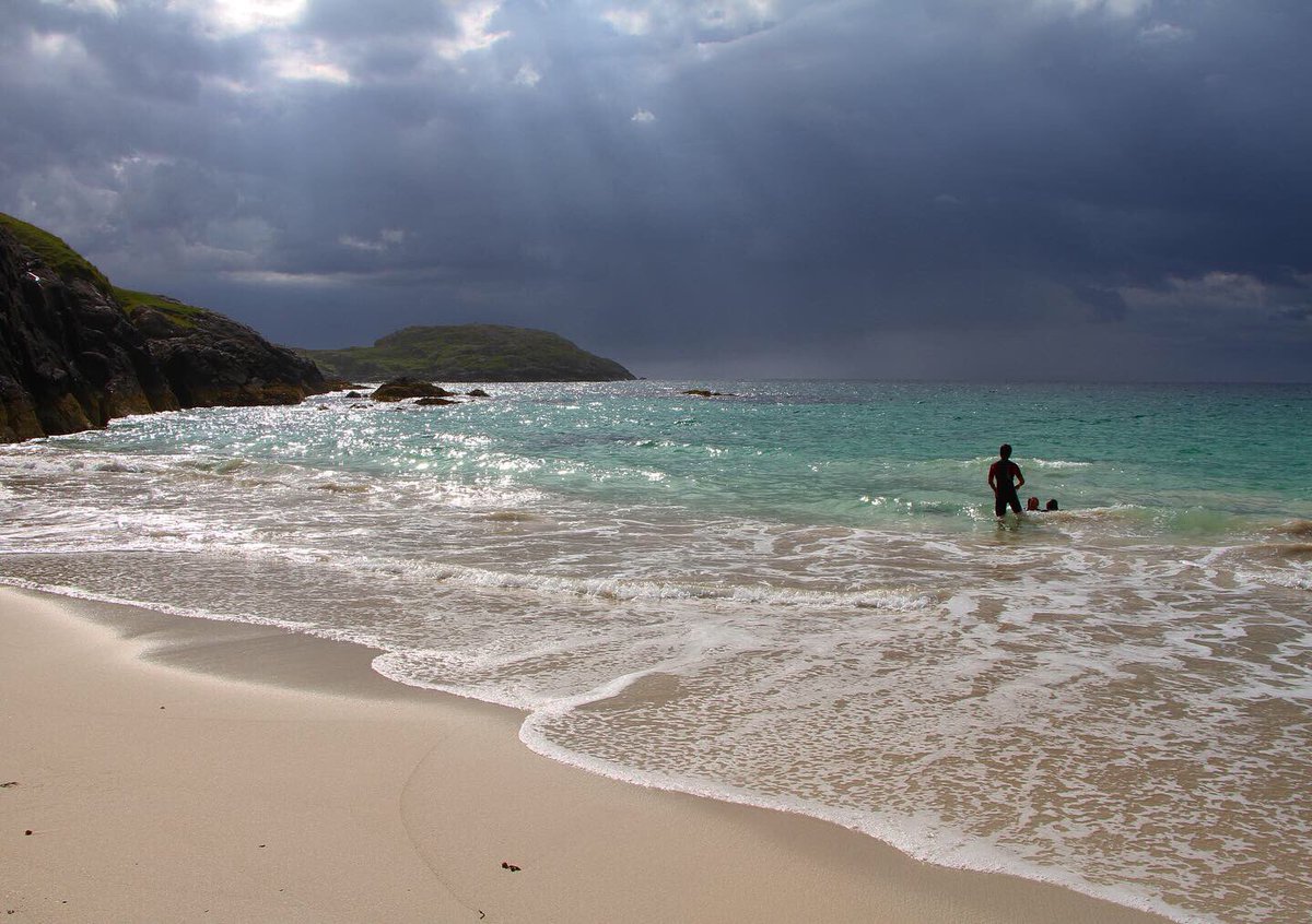 DhubhEstate's tweet photo. We love a #bigsky on the #westcoast ! Achmelvich- breathtaking in all weathers! @VisitScotland @TrueHighlands @secrethighlands #ScotlandIsNow #seascape #photography #achmelvich #assynt #moody https://t.co/DgXNm4RgH3