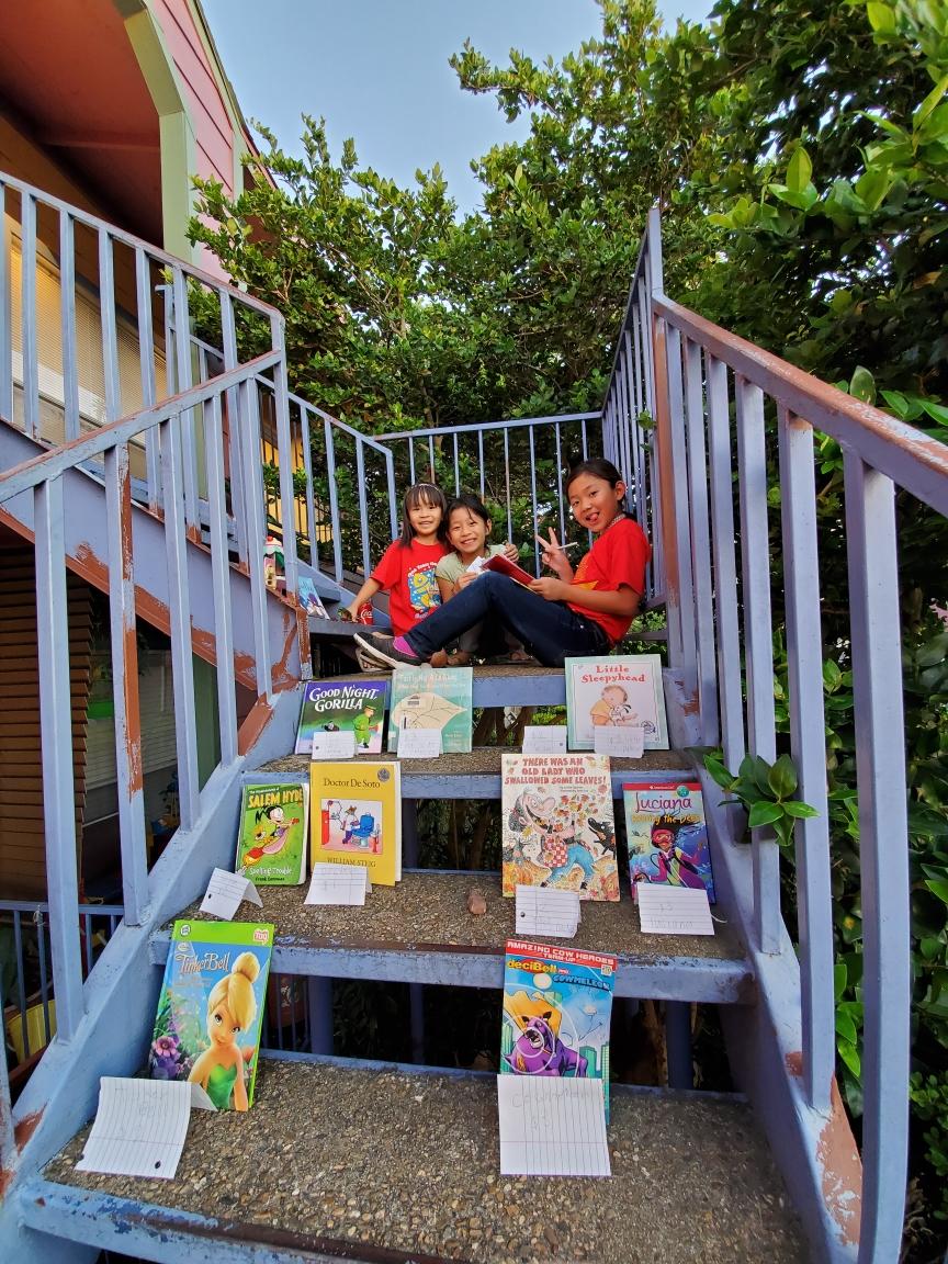 OlleLibrary's tweet photo. This is what it looks like when your students go home and play book fair. #librariansmakeadifference #readingandmath #AMAZED @ChancellorComet @Alief_Libraries https://t.co/hPnVj8r20q