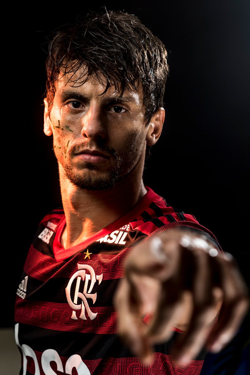 LibertadoresBR's tweet photo. 👊3⃣ semanas! Falta pouco para a grande final da #Libertadores entre #Flamengo e #River!

❤️🖤 Autor do último gol do @Flamengo na Copa, o zagueiro @RCaio03 quer a #GloriaEterna!

📸 @Staff_images https://t.co/HrgcVkhXfj