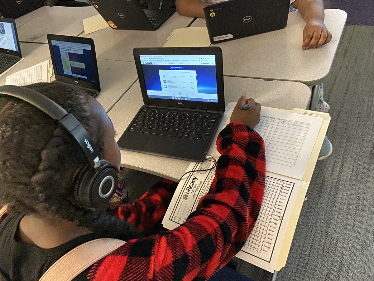 Dr_S_Hamm's tweet photo. Thank you @lexiwilk0528 for creating these awesome student i-Ready trackers! Students are already holding themselves accountable for their learning! @KCPS_CentralMS @kcpublicschools @CurriculumAssoc https://t.co/Vh0NY92KoU