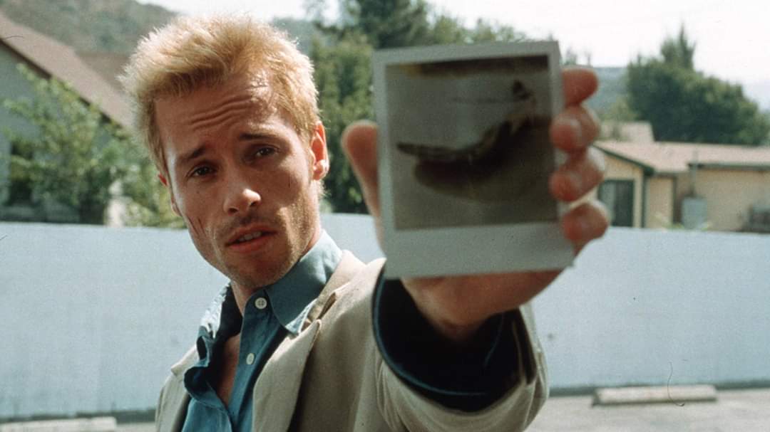 We are fans of Memento (2002), written by Jonathan and Christopher Nolan and directed by Christopher Nolan. #thriller #LeonardShelby #GuyPearce #CarrieAnneMoss #JoePantoliano #TeamTodd #Memento #JonathanNolan #ChristopherNolan #StephenTobolowsky