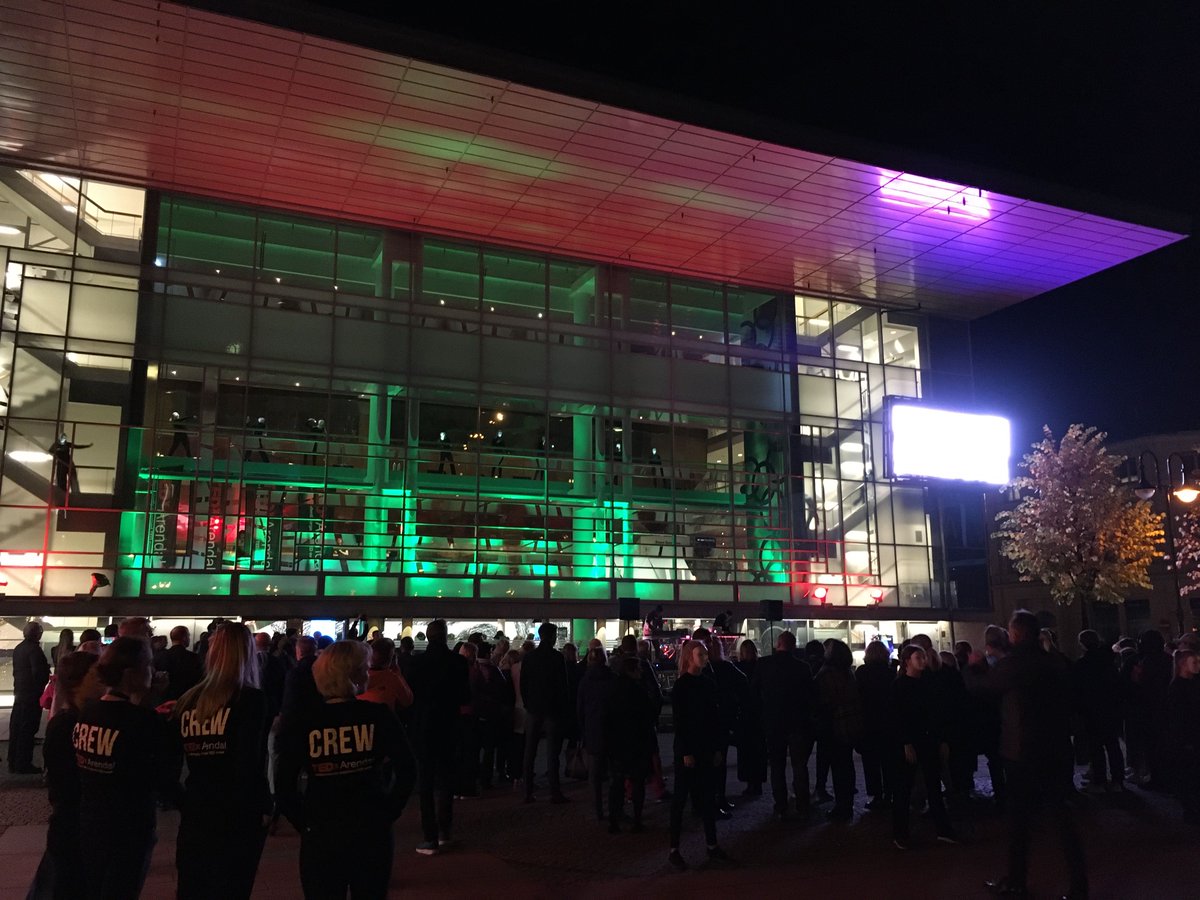 TEDxArendal's tweet photo. Dancers in the windows of Arendal kulturhus welcomed #TEDxArendal guests back from dinner. Now let the evening program commence! https://t.co/bh2FuUviYH