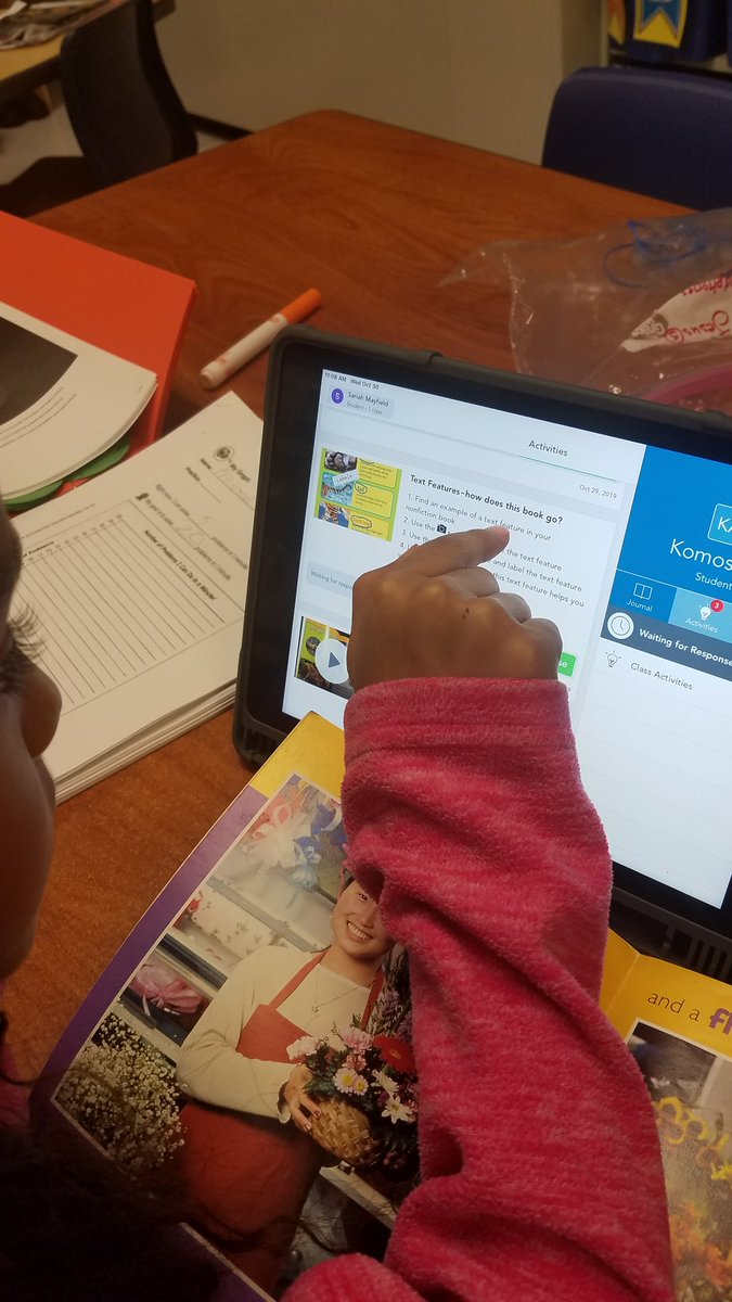 MrsKomosaClass's tweet photo. Students practice completing a reading and math assignment on SeeSaw to prepare for distance learning  days. @CArmendarizMxwl
@MsAcosta220 https://t.co/D6cMCFoHqI