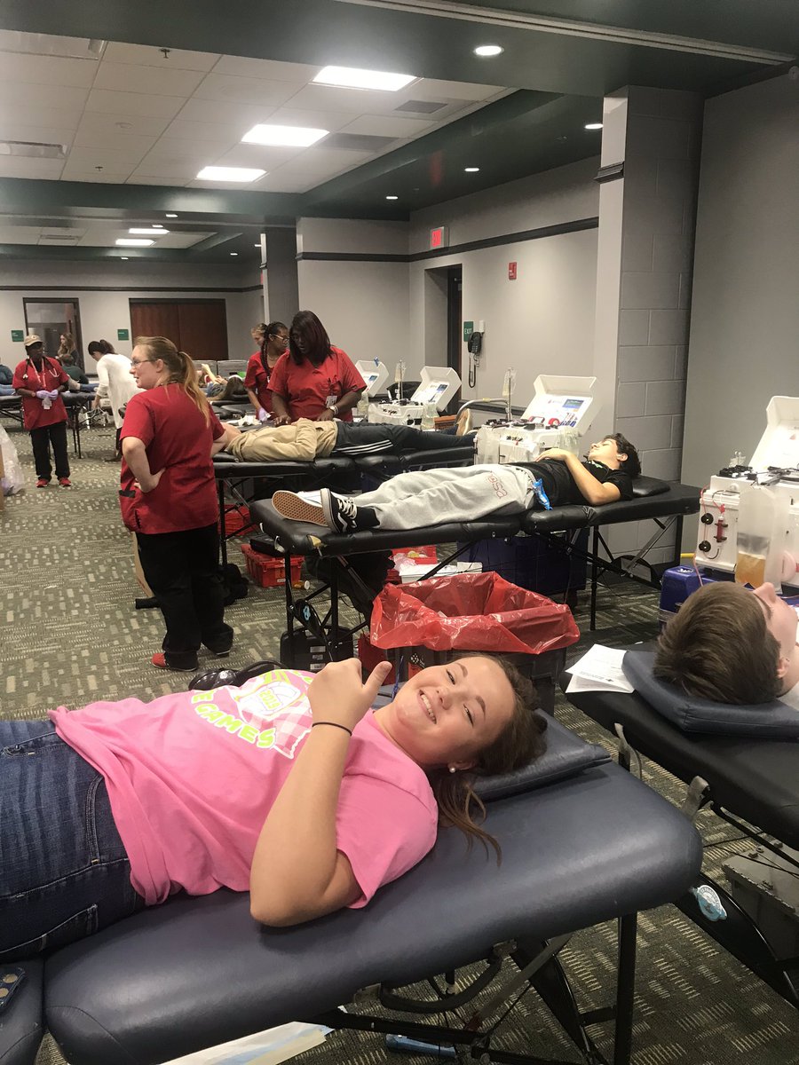 MeadeHosa's tweet photo. Save Lives!  Donate blood!  @MeadeCCCC  @MEADECOUNTYHIGH https://t.co/Bp3qZw4h7A