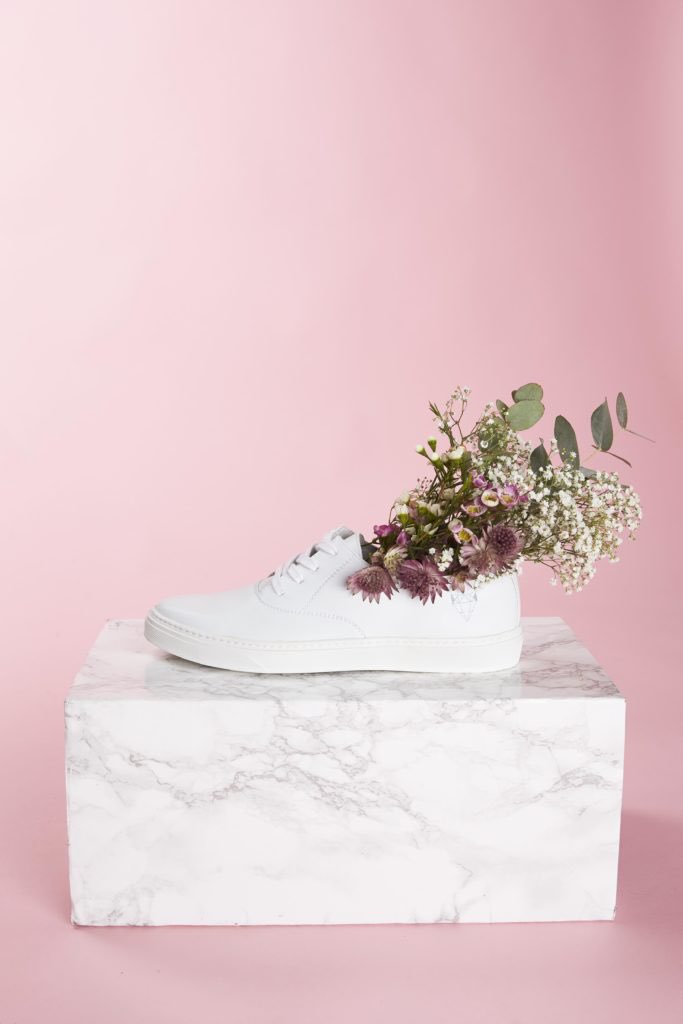SlowFashionS's tweet photo. On World Vegan Day, we want to celebrate Independent Fox. These chic Parisian sneakers are recyclable, breathable, water-resistant and VEGAN! https://t.co/NCHD3Trr1C
•
#worldveganday #veganfashion #vegansneakers #independentfox #slowfashionstore #moralsanddesires #slowfashions https://t.co/8KW4rcVXS8