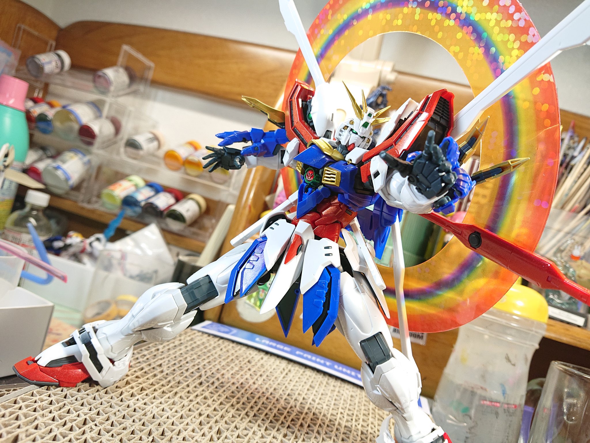 おしみ ハイレゾゴッドガンダム 肩の展開機構が完全にsdオマージュなんだけど親指の可動がしっかりあるのでなんと指が反った状態を再現できる 劇中再現じゃないけど80 90年代オタクにはたまらねぇ仕様だ T Co Etc9pdhvff