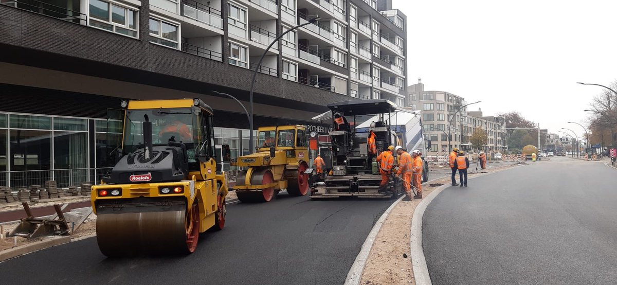 MaikelWelmers's tweet photo. Deldenerstraat @gemHengelo de #asfalt #deklaag zit er op 💪💪 @Roelofsgroep #warminwarm #naadloos #rodefietspaden #kwaliteit #vakmanschap https://t.co/SeAuwSRCmq