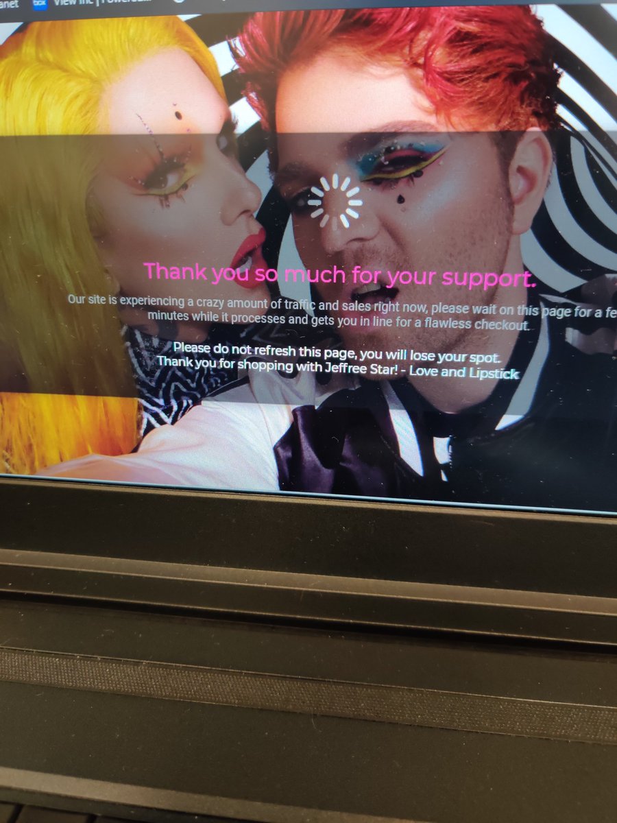 waychoe's tweet photo. @shanedawson Patiently waiting now on 2 sites 😁😁 https://t.co/4yzw4RAnce