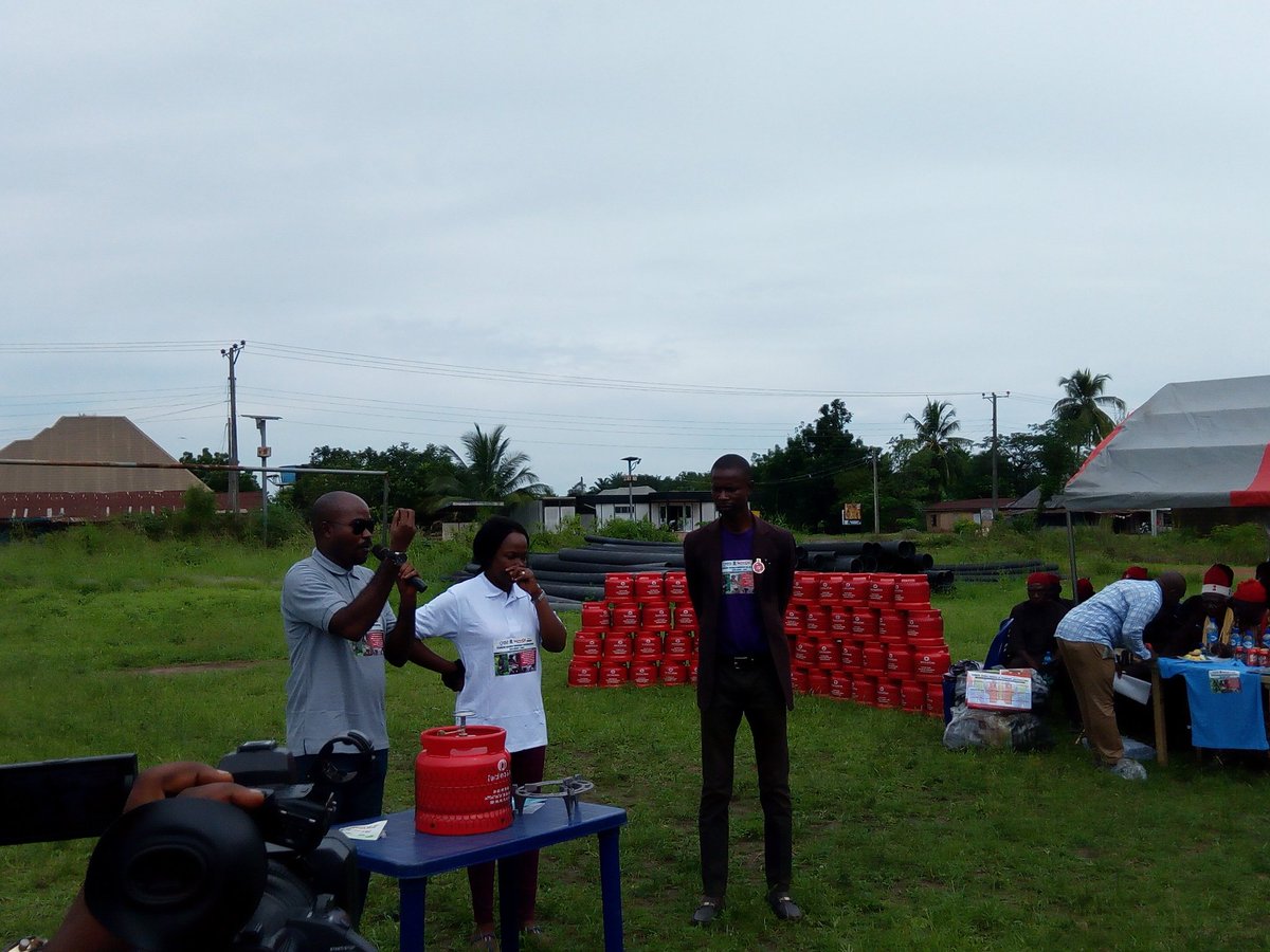 ethelbertonline's tweet photo. The enthusiasm was much. All thanks to the erudite professor and the partners #technoil #africare #Ukdfid clean fuel is the way to go.... #cleancooking https://t.co/iergGvMD7g