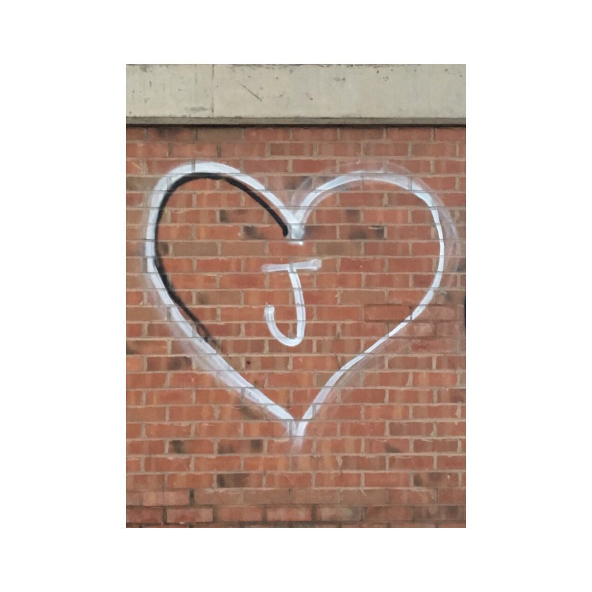 janb07's tweet photo. Thanks to whoever did this piece of graffiti. Nice end to the working week #walkinghome #albionway #salford https://t.co/S3Lff6HATT