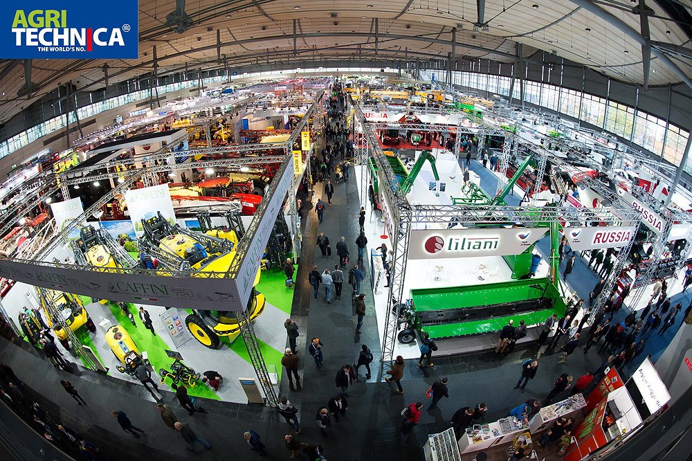 AGRITECHNICA's tweet photo. #Agritechnica 2019 #SystemsAndComponents trends: experts assume that, from 2025 onwards, #autonomous or #SemiAutonomous #agricultural vehicles and holistically #NetworkedMachines will increasingly dominate the #FieldWork landscape - https://t.co/uQZ99CjEvW https://t.co/SkVDOhyb0K