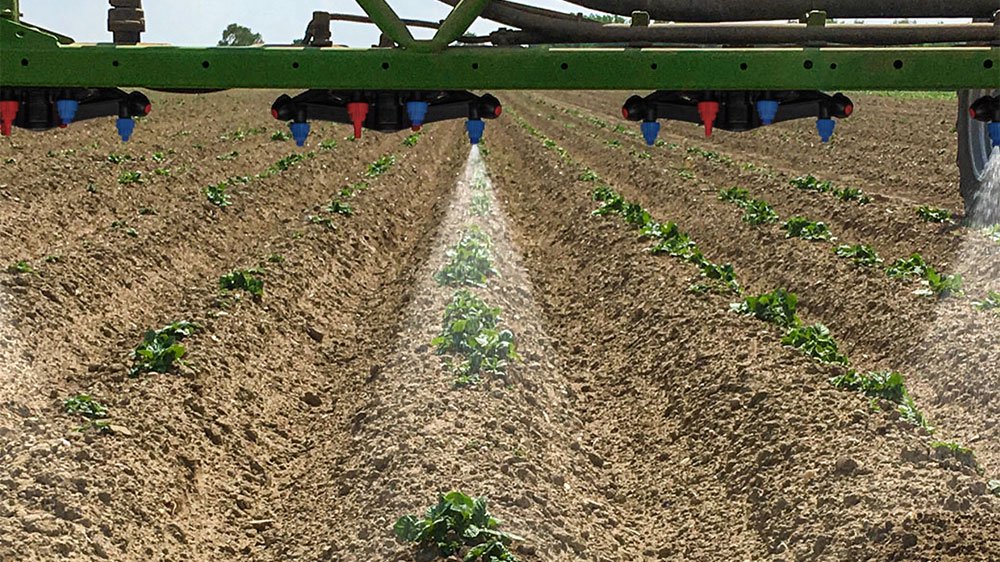 AGRITECHNICA's tweet photo. #OpticalSensors that measure the light reflected by plants while driving to enable manufacturers and #OEMs to build tools that optimise the spreading of fertiliser or crop protection agents will be a #SystemsAndComponents trend at #Agritechnica 2019 - https://t.co/uQZ99CjEvW https://t.co/TX1Ixvrbeg
