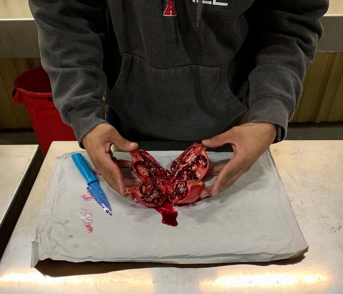 KingsAgComm's tweet image. Kings County Inspectors inspecting pomegranates for export.