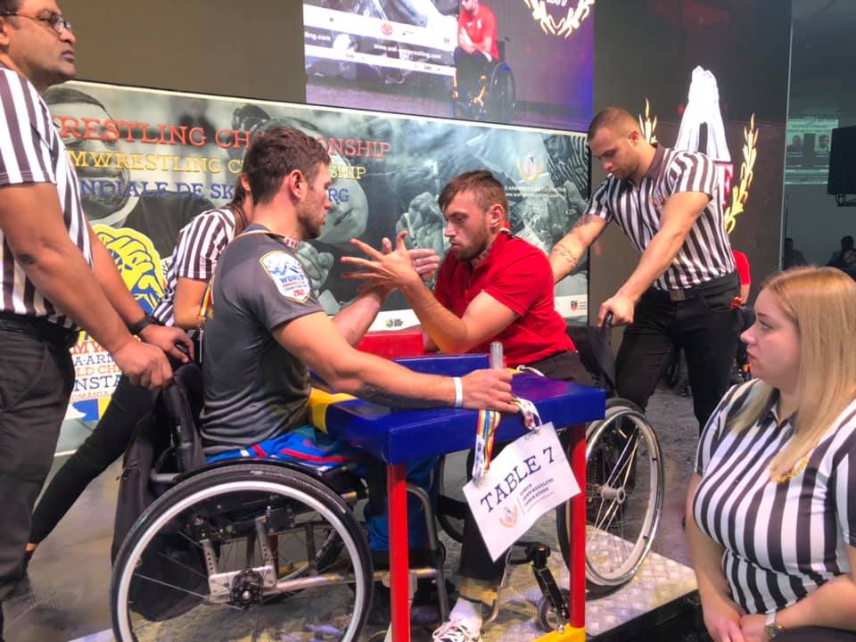 Biti u top 1️⃣0️⃣ na svijetu🌍velika je stvar! 😄💪🇭🇷 Naš Bojan Hajdin, Domagoj Cvitković i Danijel Habdija završili su među prvih 1️⃣0️⃣ svjetskih obarača ruku neovisno kojom rukom "lome" protivnika. 🤩👏 E to se zove snaga!😄🇭🇷#paraolimpijci

Više na - bit.ly/SP_ObaranjeRuke