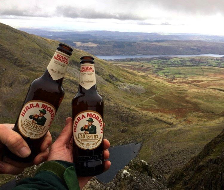 Cold crisp mountain air pairs well with a cold crisp beer 🏔🍺 #CosìSiBeve #InMontagne
.
.
.
. 
.
.
. 
Enjoy Birra Moretti Responsibly 
#Autumn #Fall #Autunno #Mountains #Season #Hiking #CosìSiBeve #Birra #Italia #Italy #NewYork #Beer #Baffo #🇮🇹 #🍺