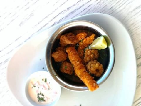 En avant première, notre dernier produit Tapas - les Spirales d'encornet ail et persil, de longs filet d'encornet coupés matsukasa et panés ail et persil.....  A déguster avec les pépites d'encornet ail et persil.   #Pacificwest #Tapas #foodservice #Food