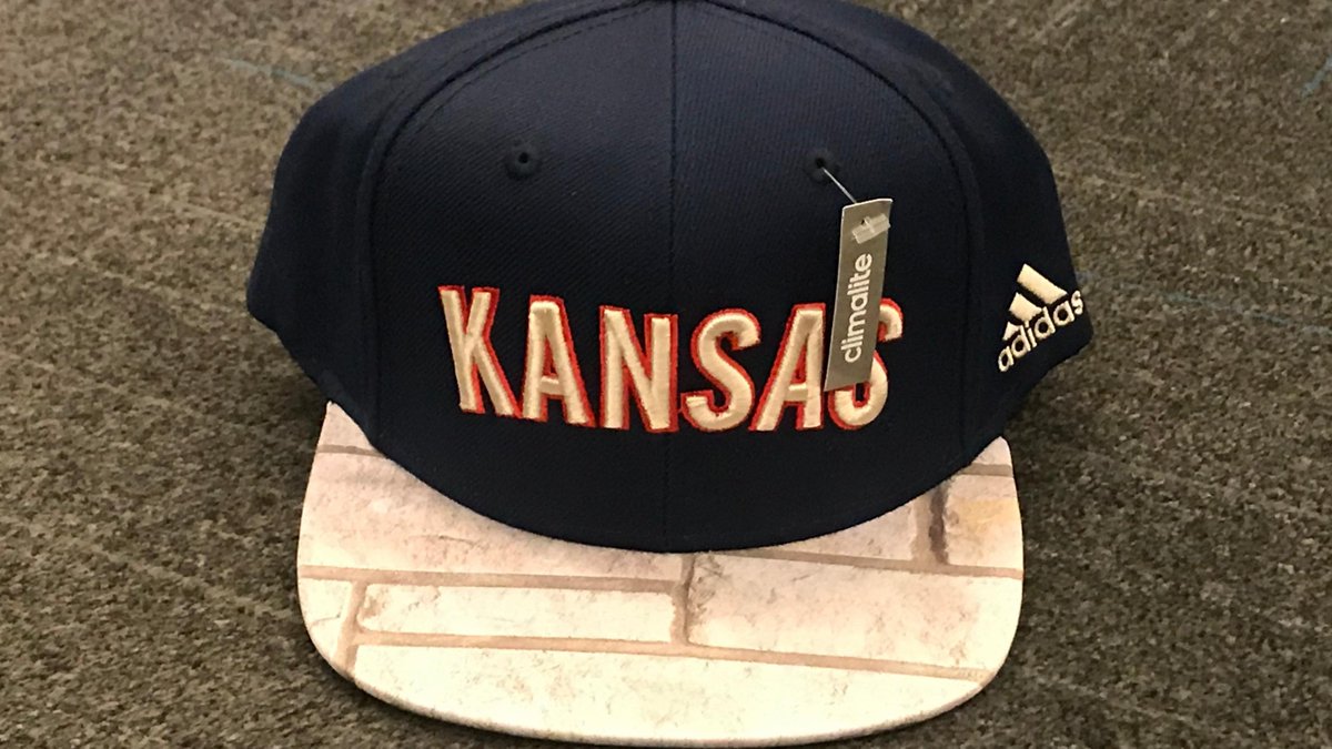 KUDevelopment's tweet photo. 🔴FREE GIVEAWAY FRIDAY🔵

RT for your chance to win this KU hat. Winner will be announced Monday morning at 9 a.m. #RockChalk

➡️Must be following to win⬅️ https://t.co/oyJZd8YtHW