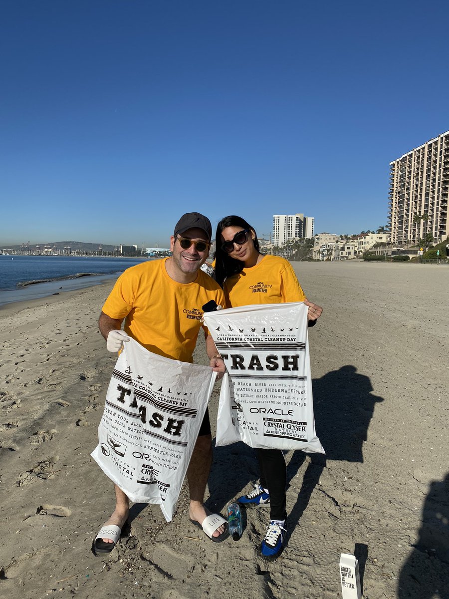 ComplexCon's tweet photo. Last day of #ComplexCommunityWeek began this morning with a beach clean up. ๐๐ผ Thanks to all the volunteers who came out. @Surfrider https://t.co/qGt2Nyf9Zp