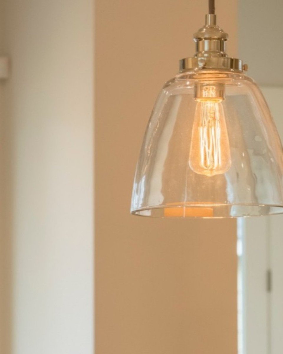 miraconhomes's tweet photo. Glass pendants over the kitchen island are a popular choice. Why? They provide ample light, don’t inhibit sight-lines and look great! https://t.co/nXDlq5MZzD