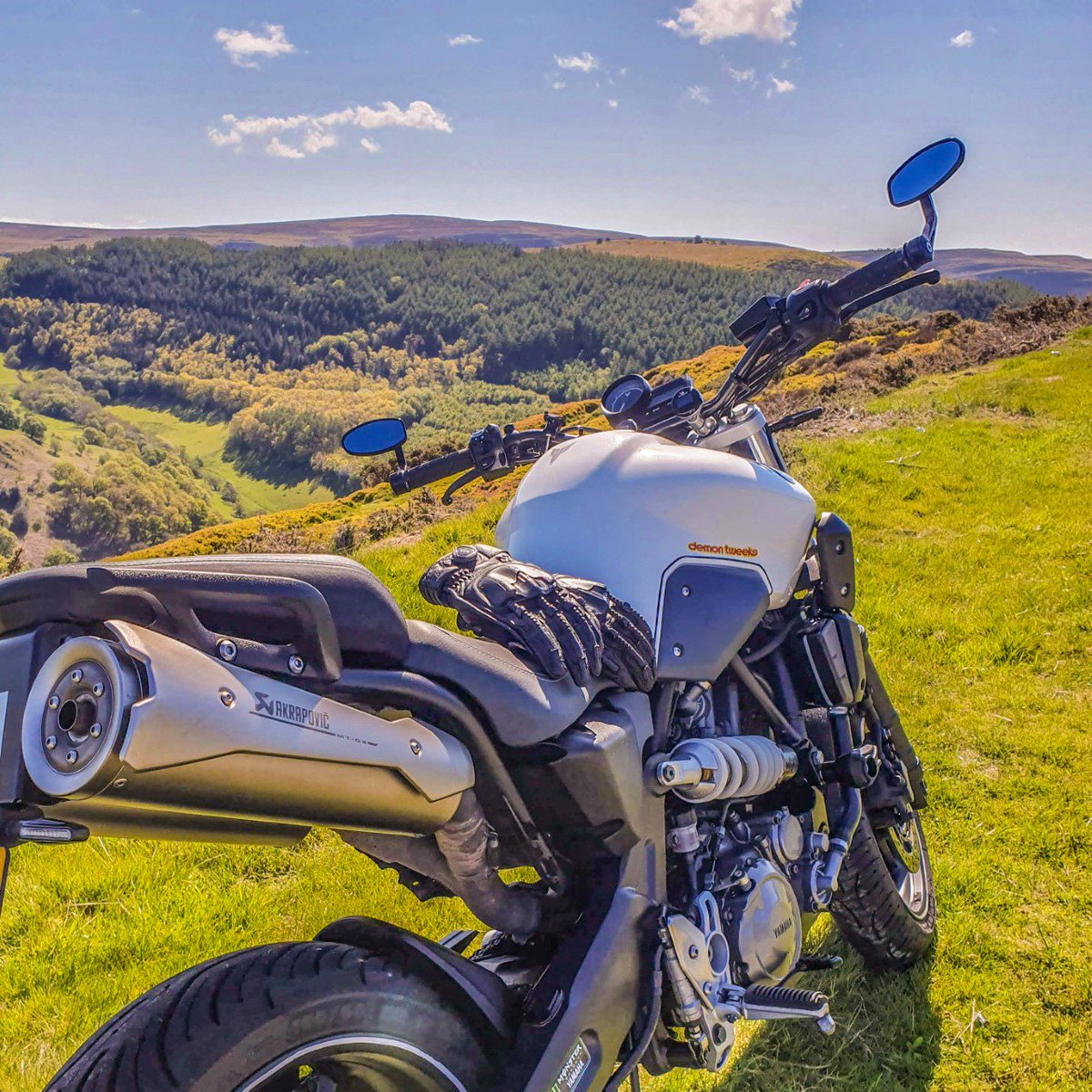 knoxarmour's tweet photo. #KnoxFeatureFriday this week goes to @motorcycle__rider  . Jamie is from North Wales, and loves to ride bikes in all weather. Jamie has ridden with @superbikeschooluk and  @officialronhaslamracing on track, check out the content on his profile!
#KnoxArmour #TrustInKnox https://t.co/eb5XHghbbs