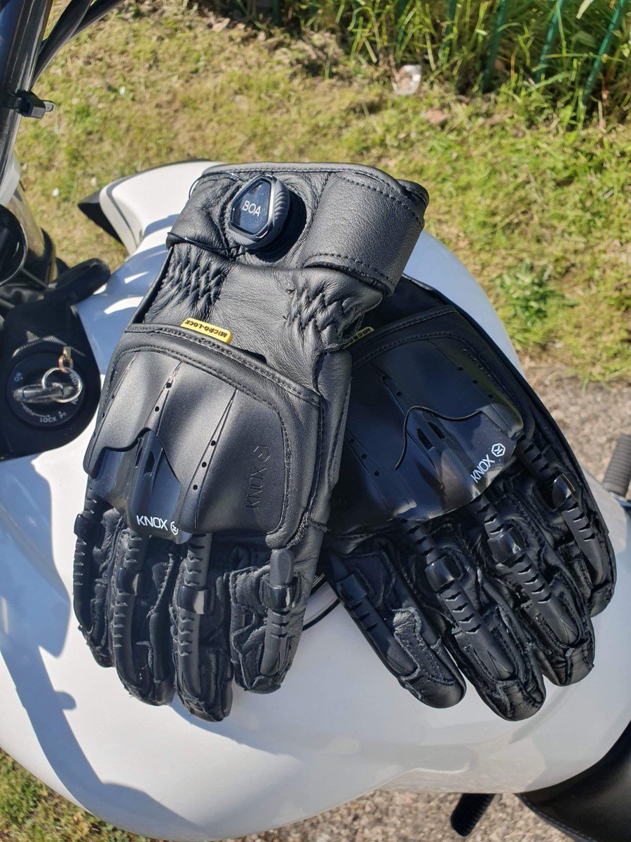 knoxarmour's tweet photo. #KnoxFeatureFriday this week goes to @motorcycle__rider  . Jamie is from North Wales, and loves to ride bikes in all weather. Jamie has ridden with @superbikeschooluk and  @officialronhaslamracing on track, check out the content on his profile!
#KnoxArmour #TrustInKnox https://t.co/eb5XHghbbs