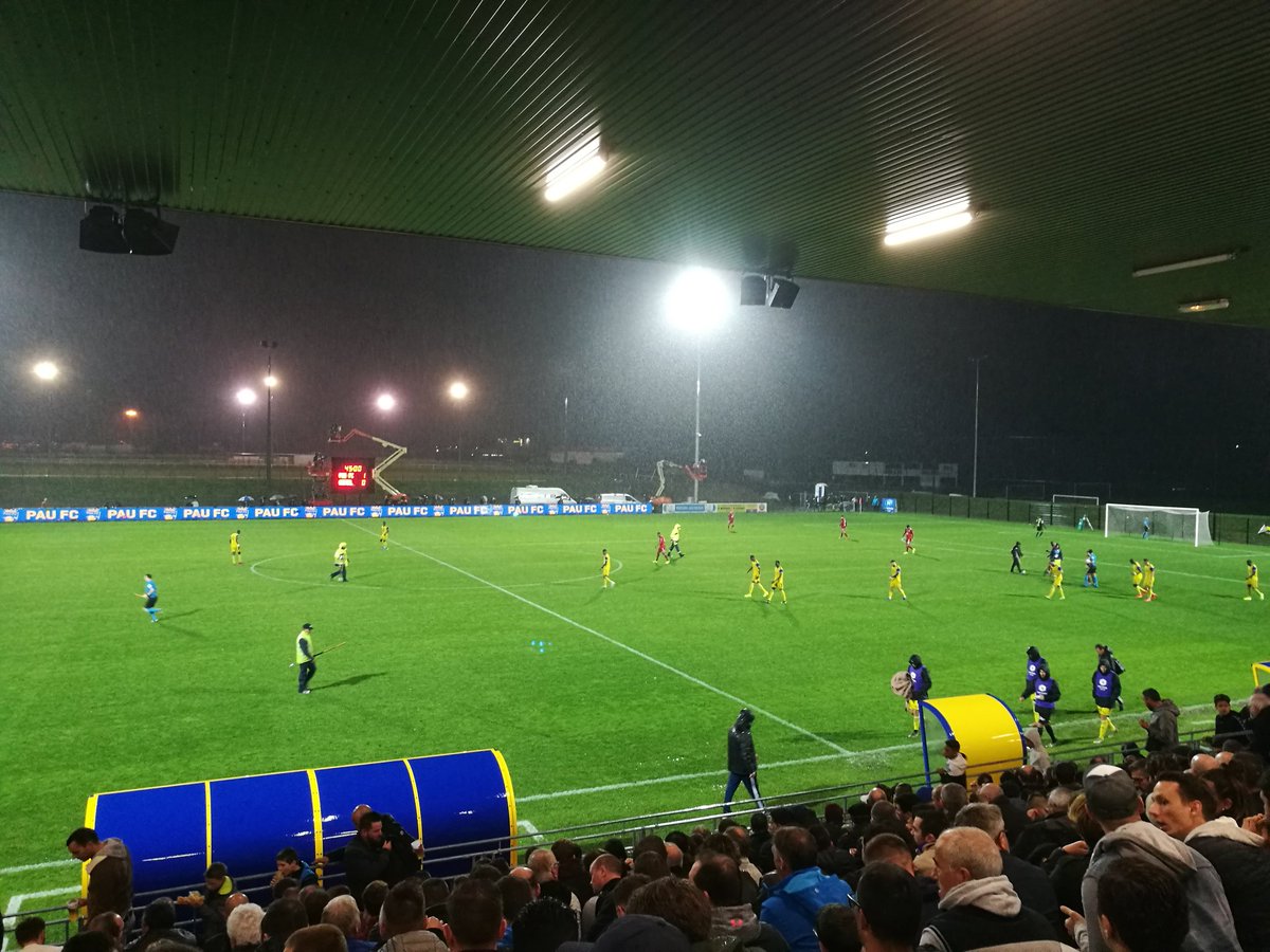 PauFootballClub's tweet photo. Retour des joueurs sur la pelouse !
Allez le Pau FC !
(1-0) #PAUFCUSCL https://t.co/Dzm5zOSMuX