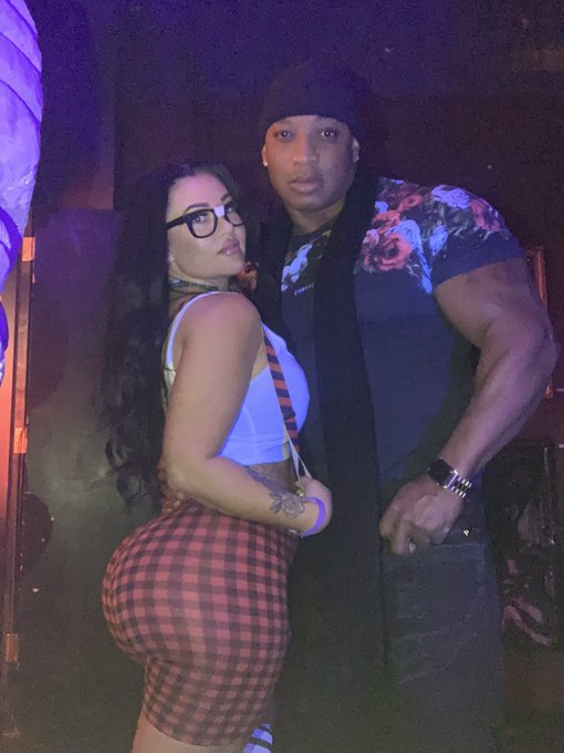 #seattle #halloween my 🎃 booty 😝 https://t.co/5Lhn42A1mM<a href="/tag/seattle"class="tags">#seattle</a><a href="/tag/halloween"class="tags">#halloween</a>