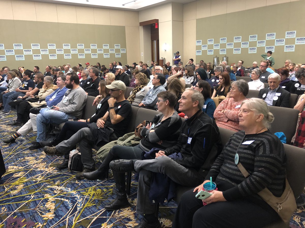 LeslieJoy1's tweet photo. This is the #TeamWarren volunteer leader training with volunteers from every single corner of Iowa before the LJ celebration. This is what a grassroots movement looks like. #DreamBigFightHard https://t.co/l5by93RYWE