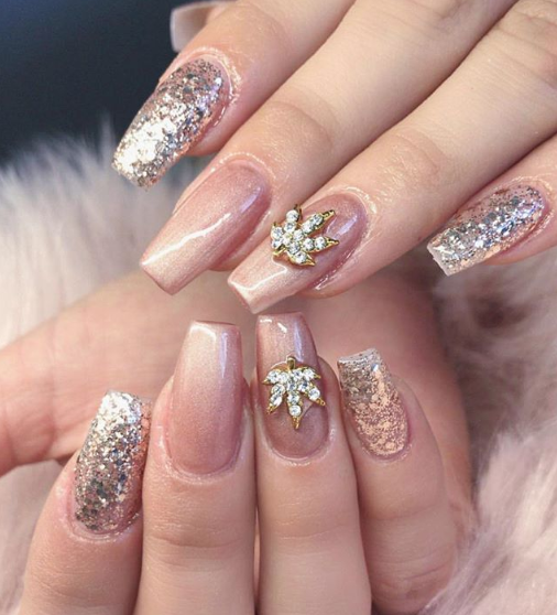 canndoraclub's tweet image. We need these! 💅🏼
.
Repost: @bluntedobjects
Even my nails are weedy. 🤷🏼‍♀️💅🏼😏 #stonerproblems @kristinrayl @vanessavanitynails #bluntedobjects #bluntedbabes #rosegoldnails