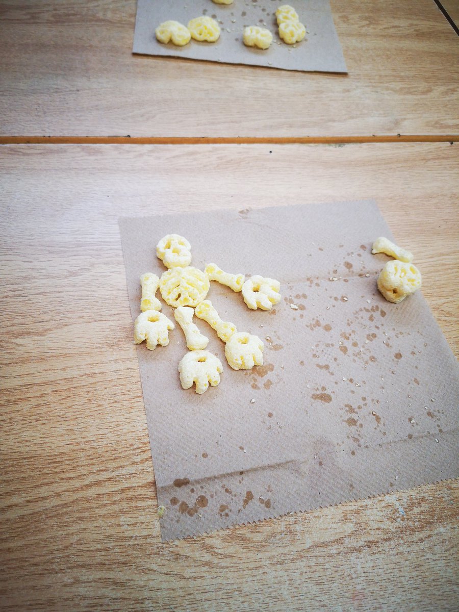 bobbiclark37's tweet photo. Playing with our food @DawnEuphemiaPS #CheetosBagofBones https://t.co/SA4EBJk2Bo